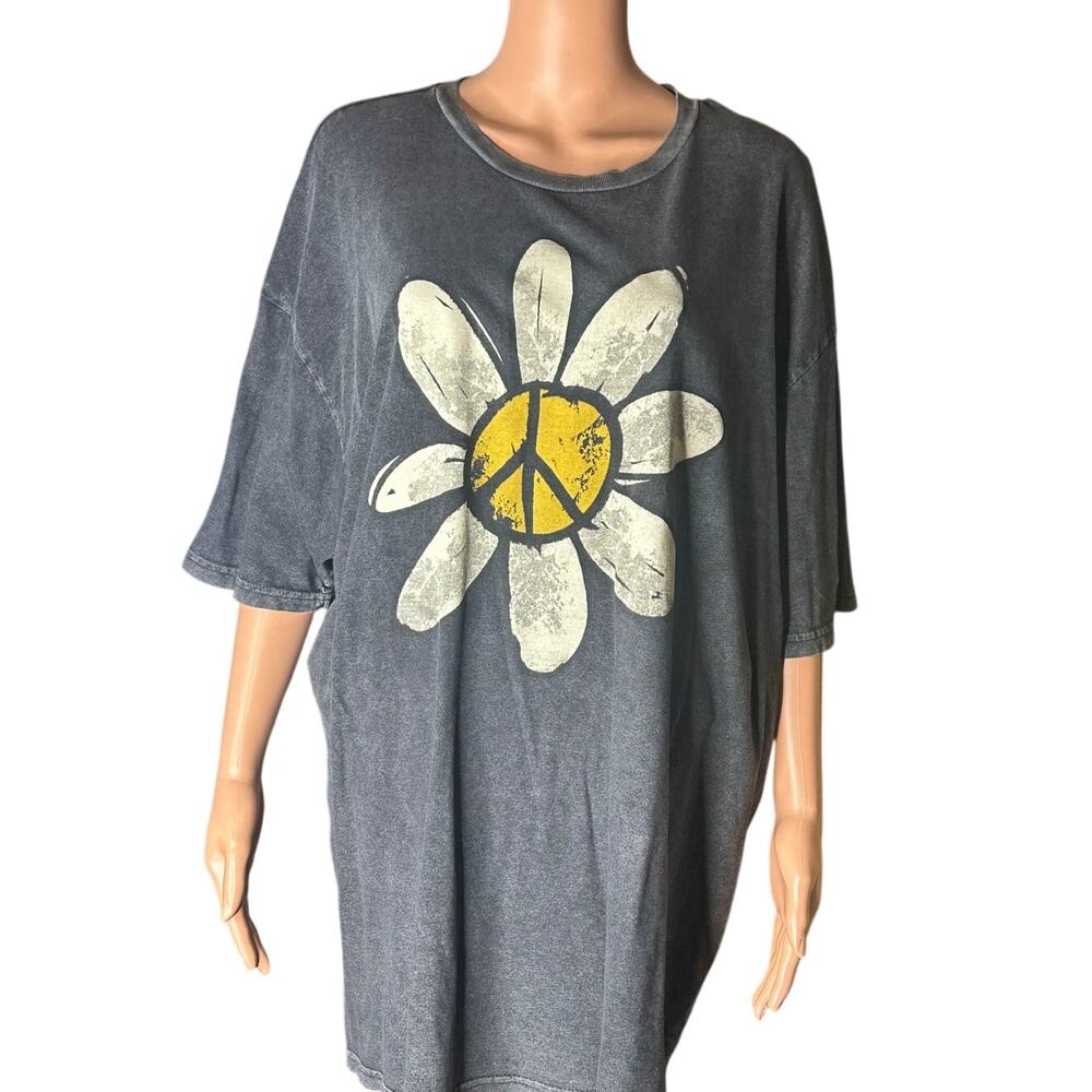 Lane Seven mineral wash t-shirt destressed white daisy with yellow peace sign